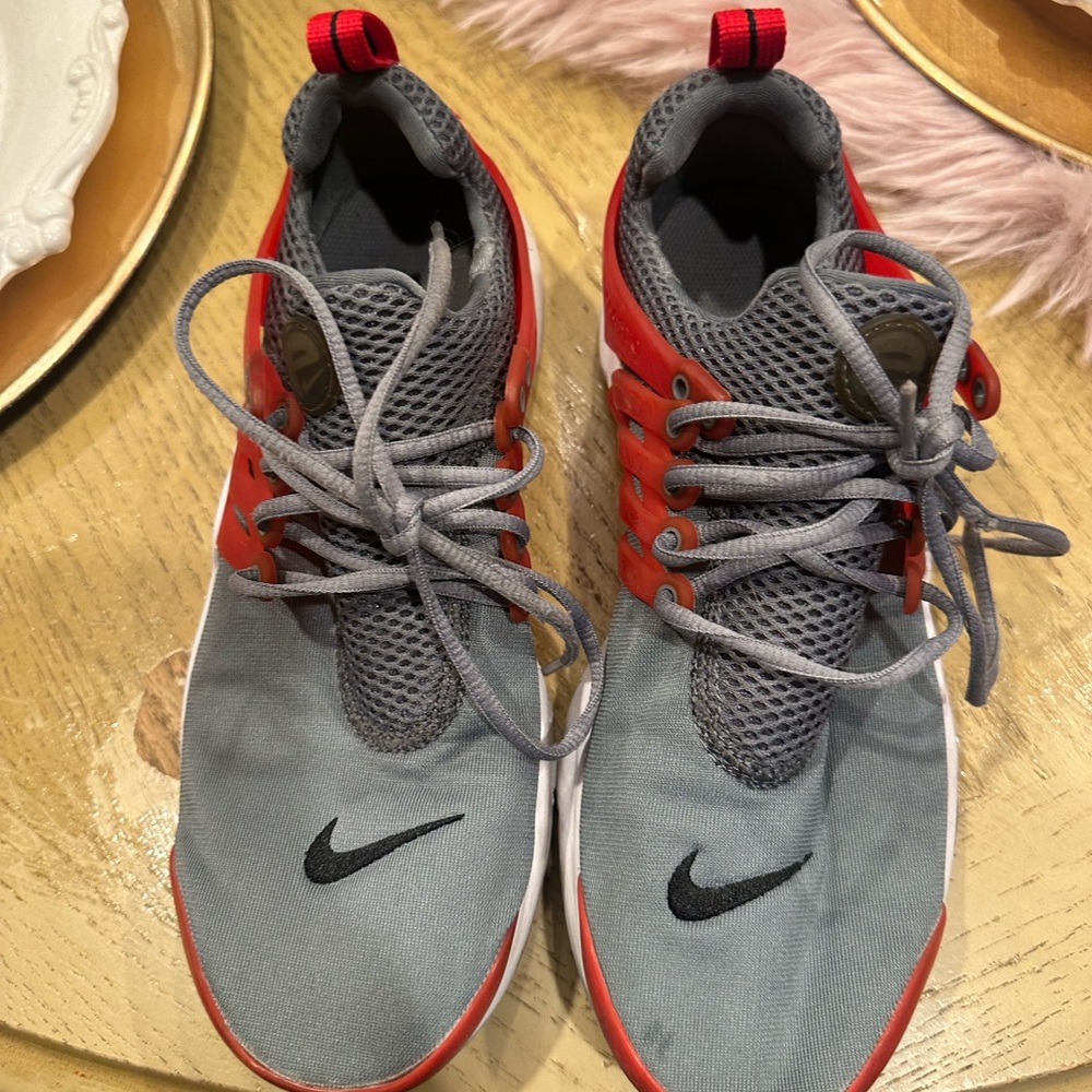 Nike Kids Red and Gray Mesh presto Sneakers